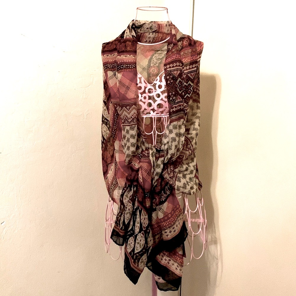 🎁NWT Gold Coast Scarf Always In Style Red patterned Scarf